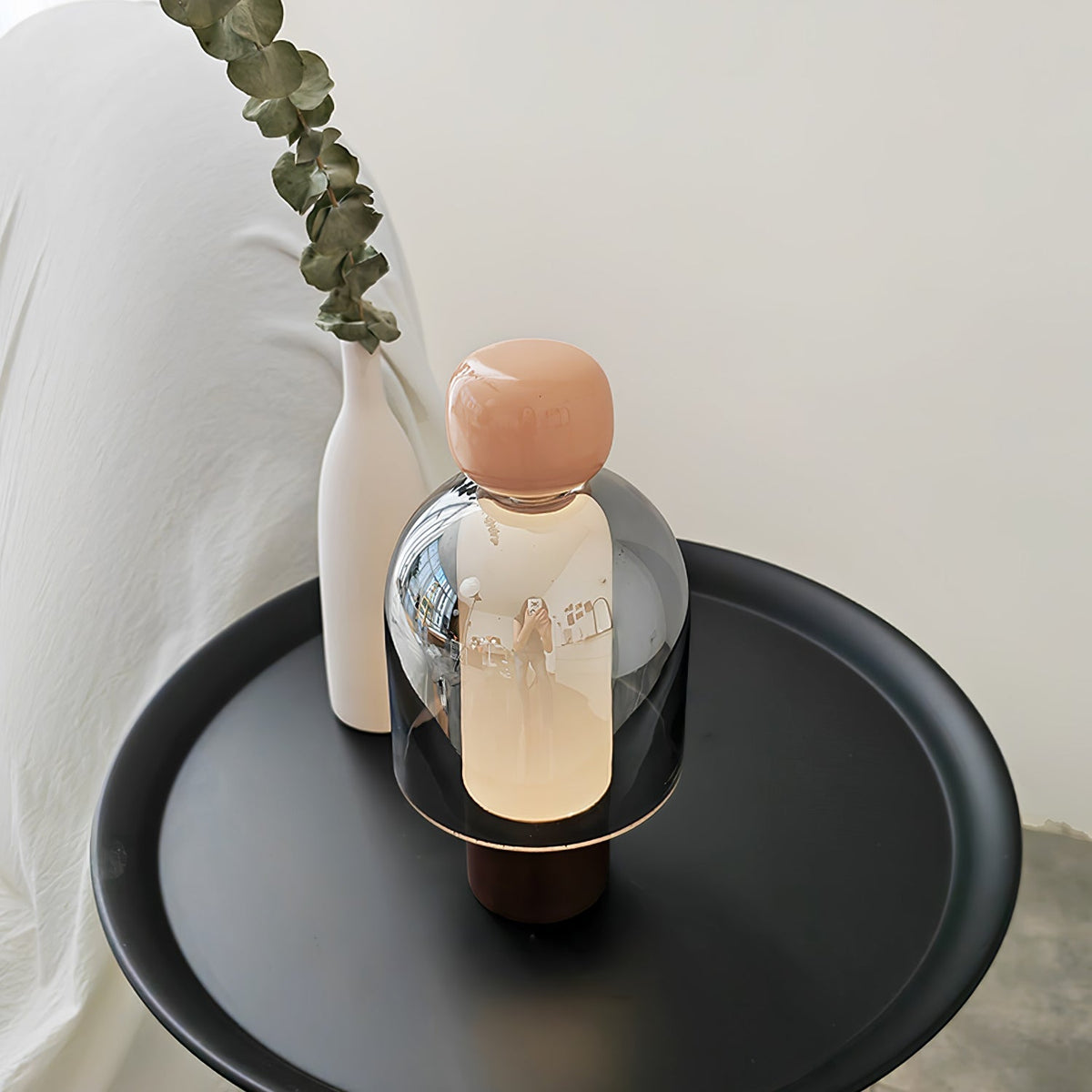 Lampe à poser rechargeable en verre coloré – Lumina Joy — détail de la matière (2)