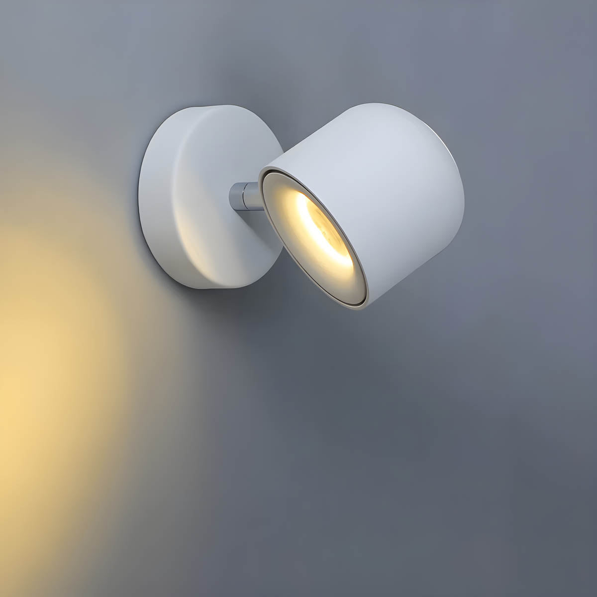 Applique murale LED dimmable orientable 340° – LumiFlex — mise en situation dans la pièce