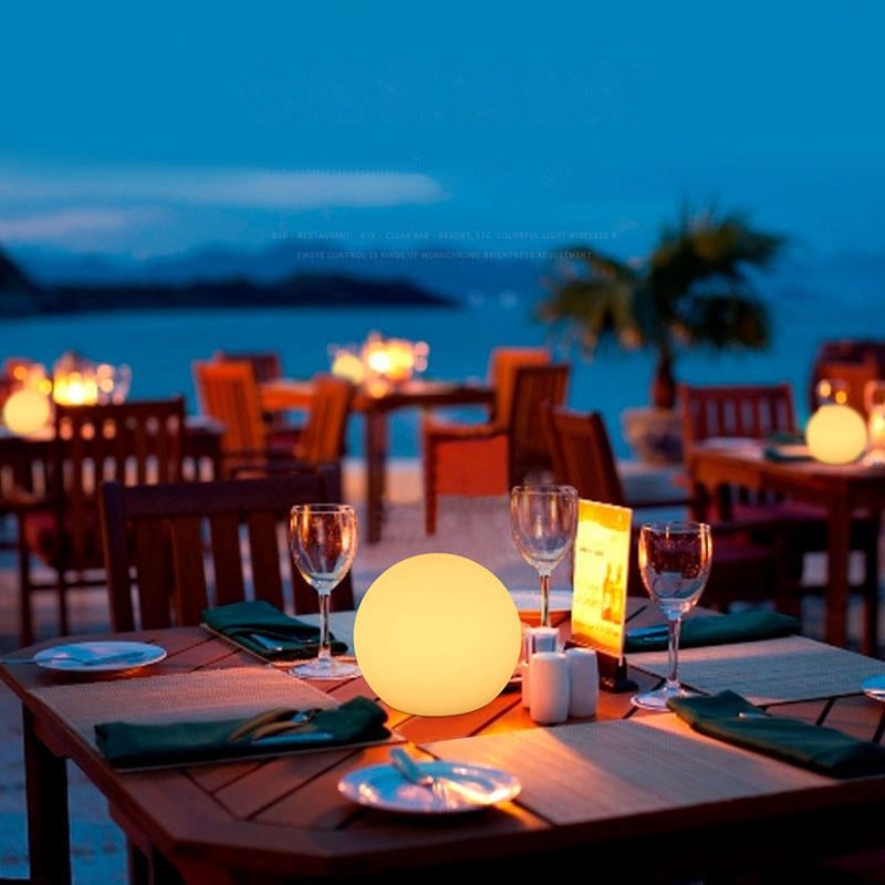 Lampe à poser LED sphérique 16 couleurs Ø15 ou 20 cm – GlowSphere — détail de la finition