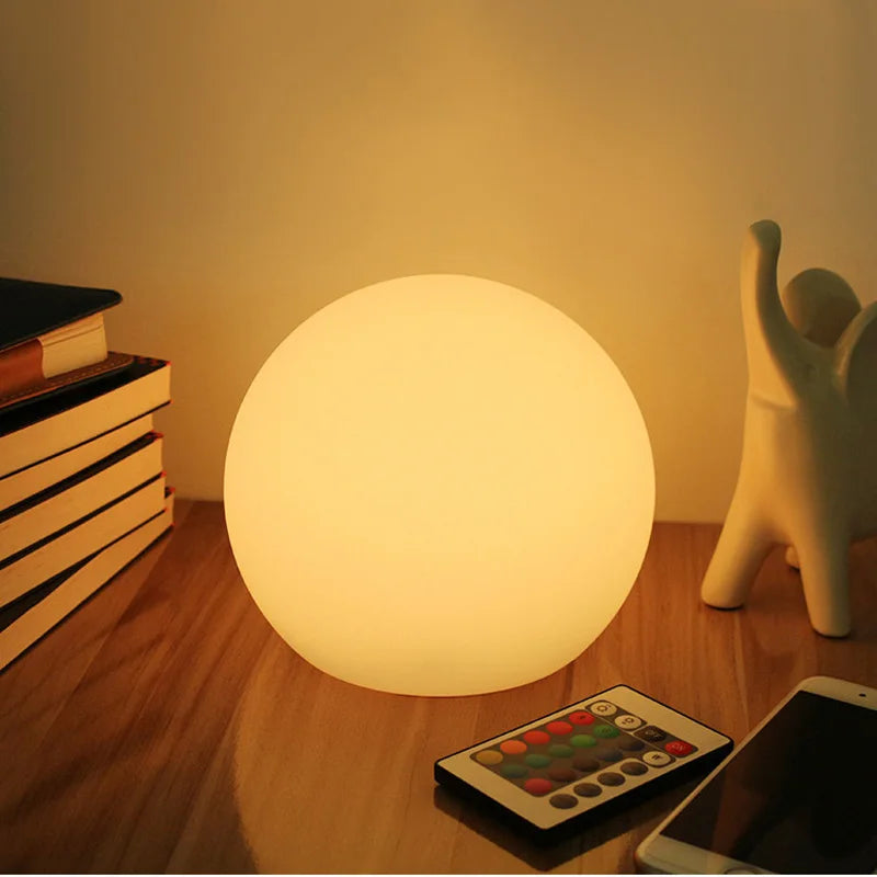 Lampe à poser globe sans fil 16 couleurs, 15 ou 20 cm – GlowSphere — vue de profil