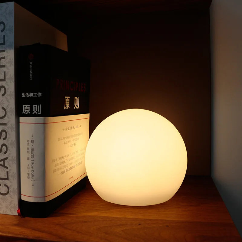 Lampe à poser globe sans fil 16 couleurs, 15 ou 20 cm – GlowSphere — vue de face