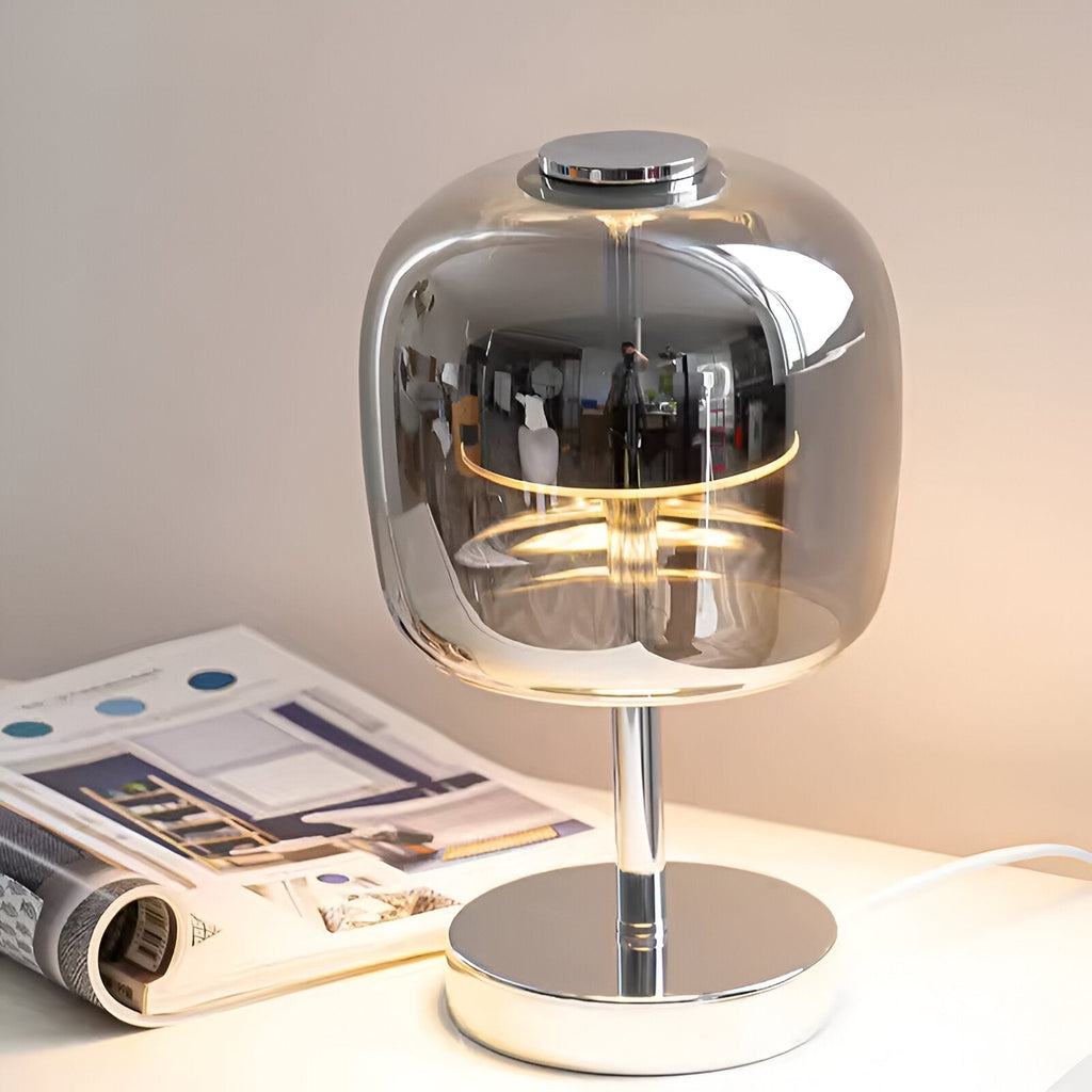 Lampe à poser en verre gris fumé dimmable USB – GlowSphere — allumé en situation