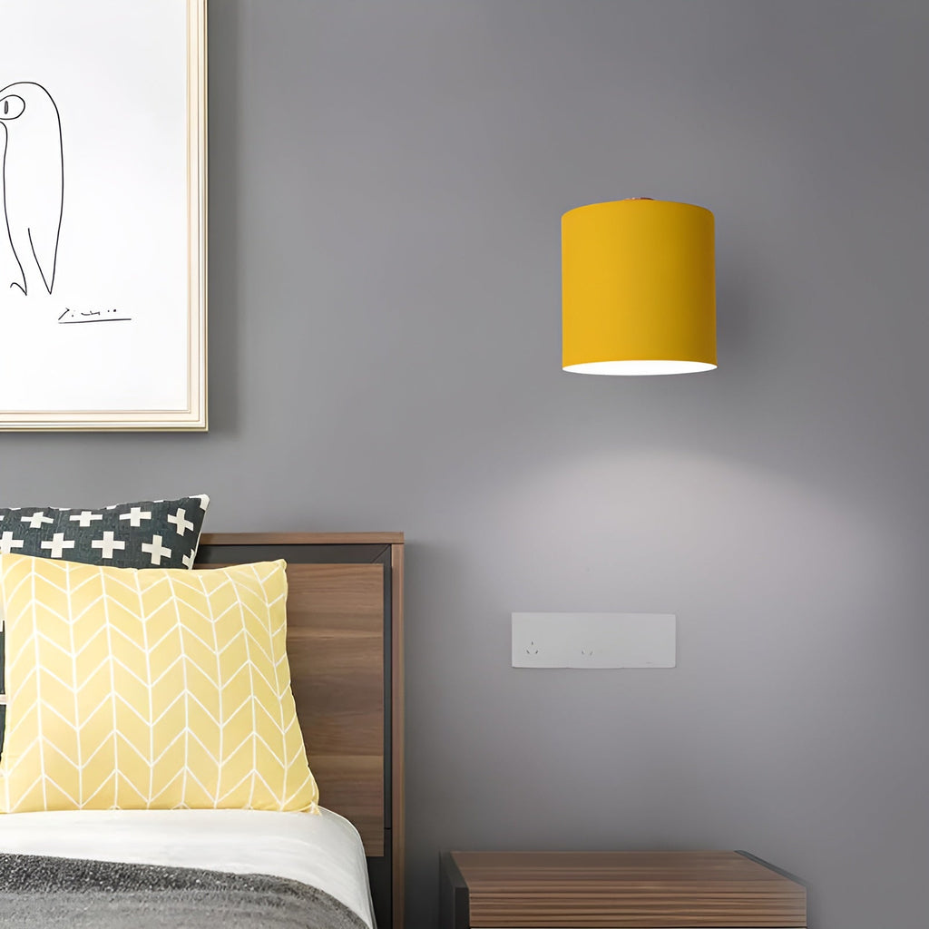 Applique murale orientable bois et métal – NordicGlow — vue de trois quarts