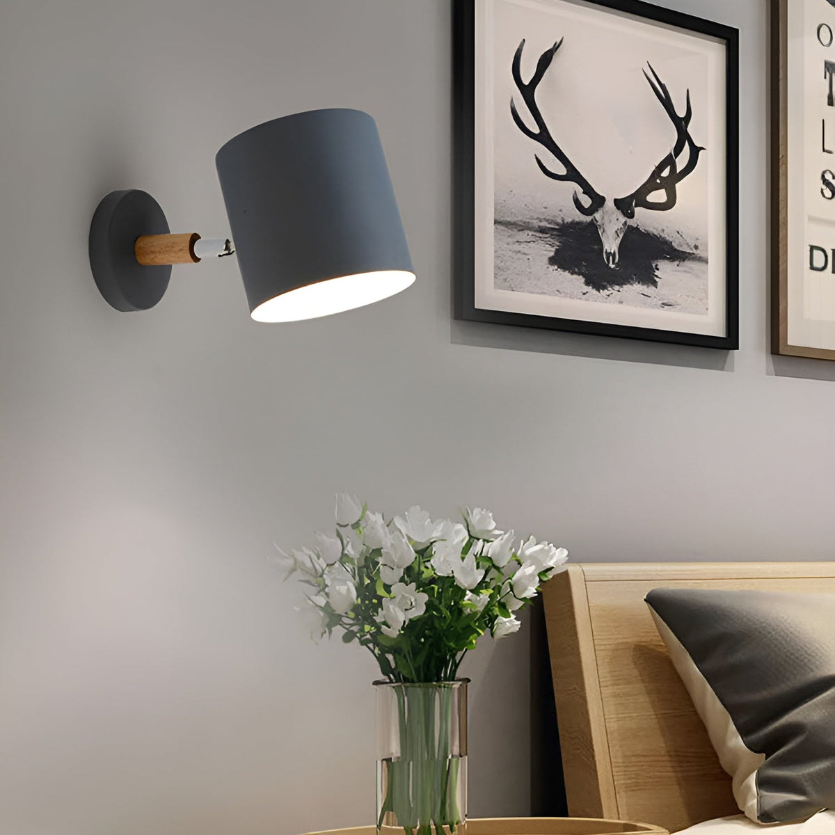 Applique murale orientable bois et métal – NordicGlow — vue de profil