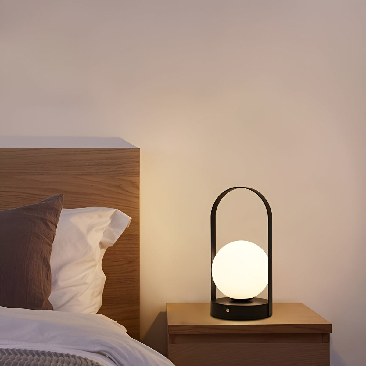 Lampe à poser sans fil dimmable acrylique et inox – OrbitaLux — détail de la finition