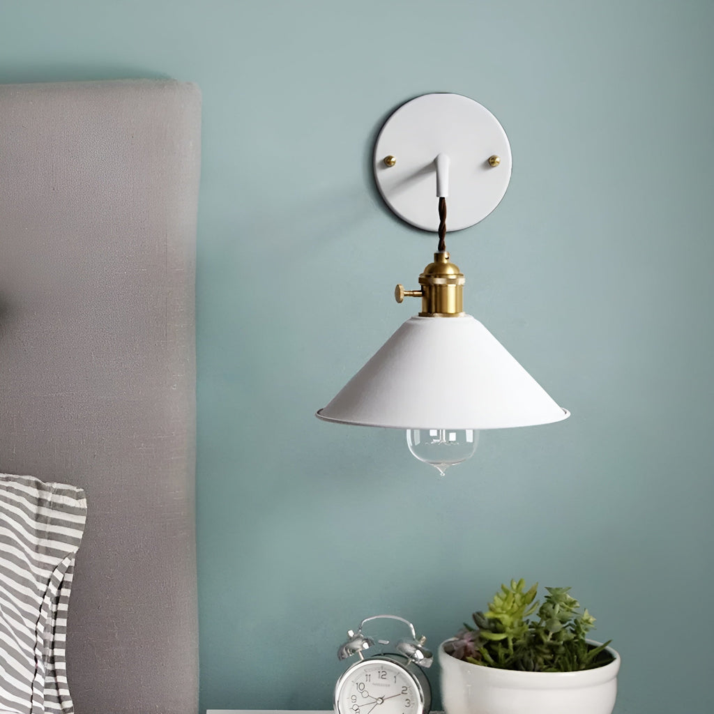 Applique murale vintage en métal forme conique – RetroGlow — vue de profil