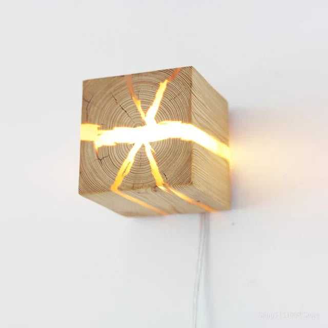 Applique murale LED bois massif cube 8 x 8 cm – CubeGlow — détail de la finition