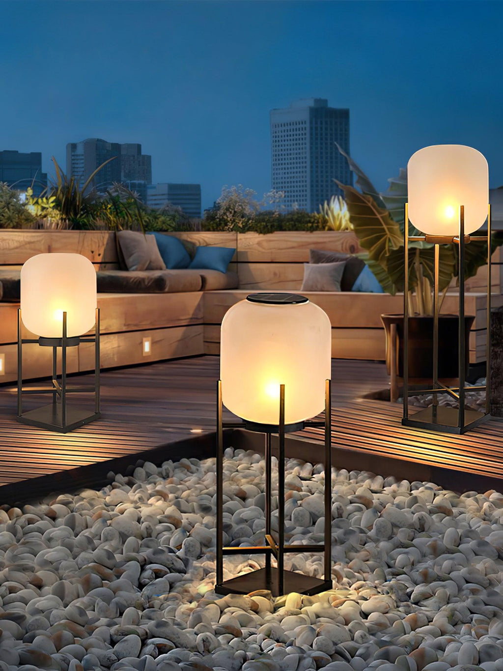 Lampadaire solaire inox et verre style lanterne – jardin — mise en situation dans la pièce (2)