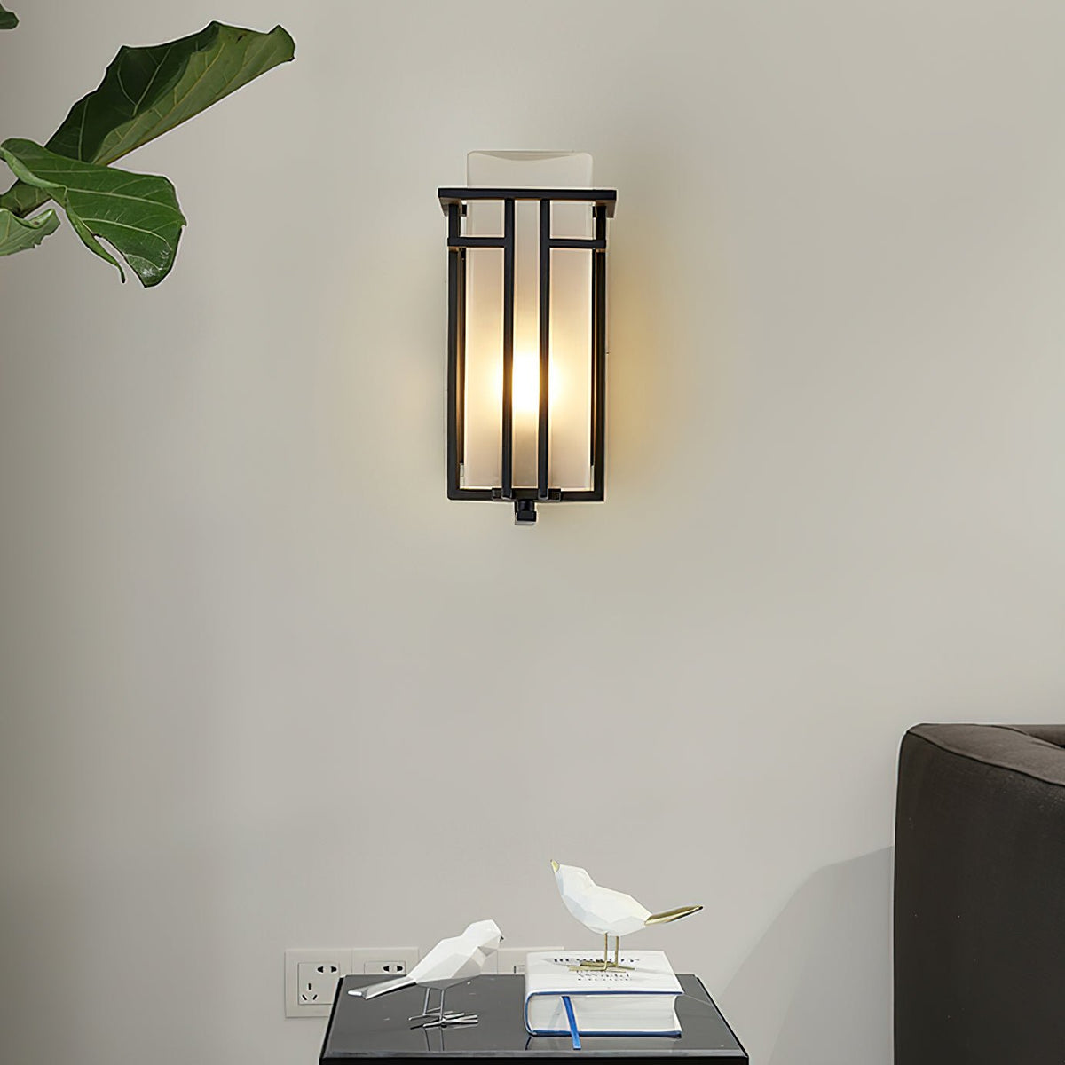 Applique murale extérieure LED en fer mono-pièce rétro – Linden — vue de trois quarts