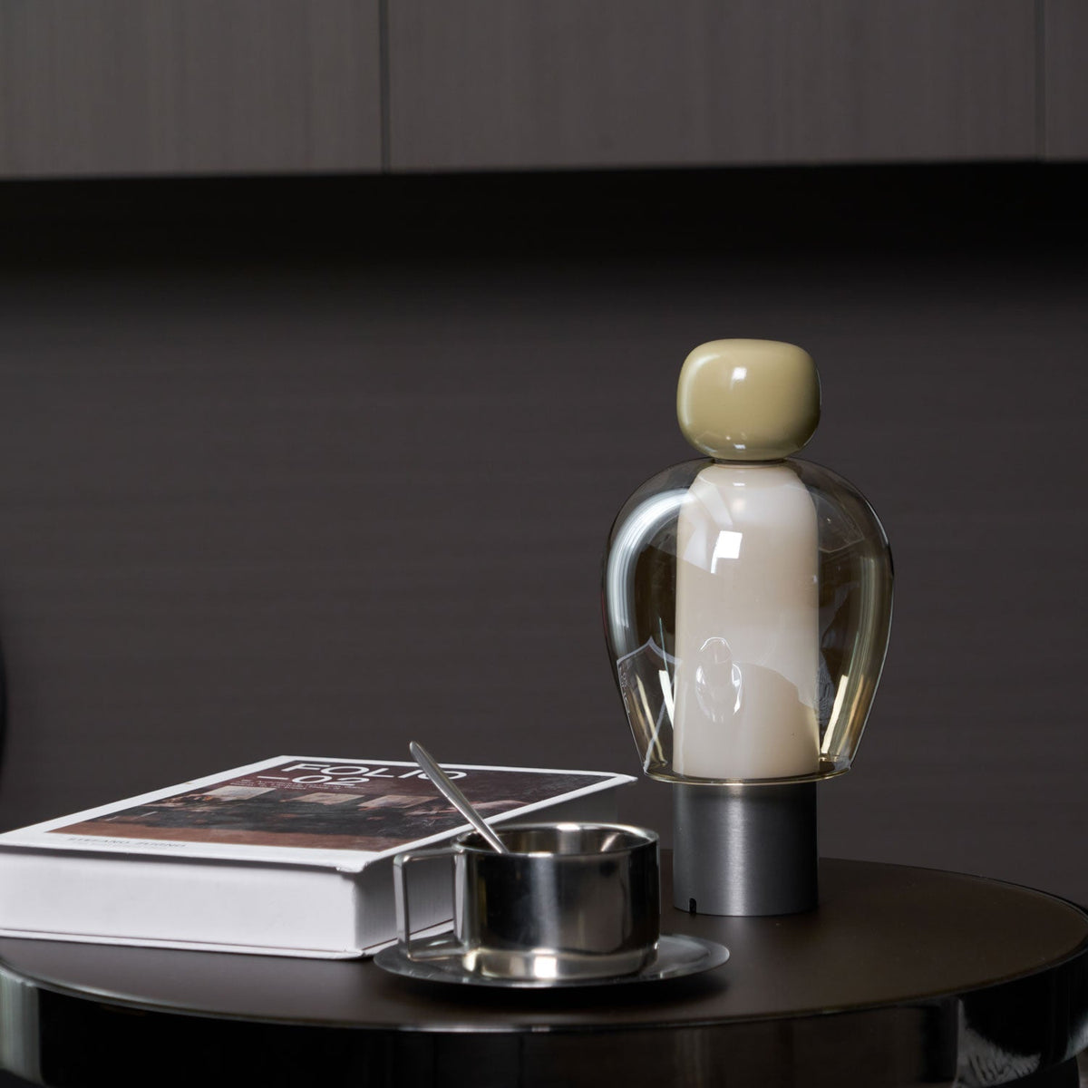 Lampe à poser rechargeable en verre coloré – Lumina Joy — détail de la finition (5)