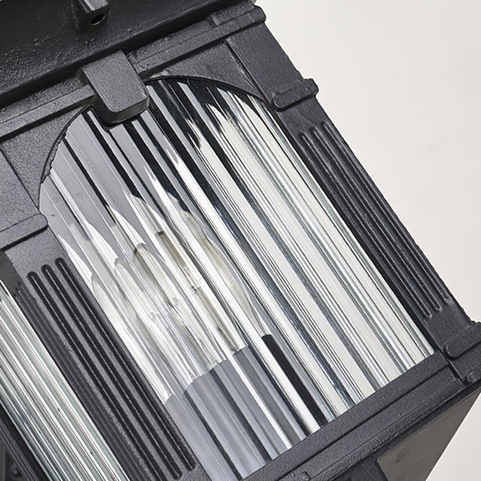 Applique murale extérieure LED avec avancée de toit – Miller — allumé en situation