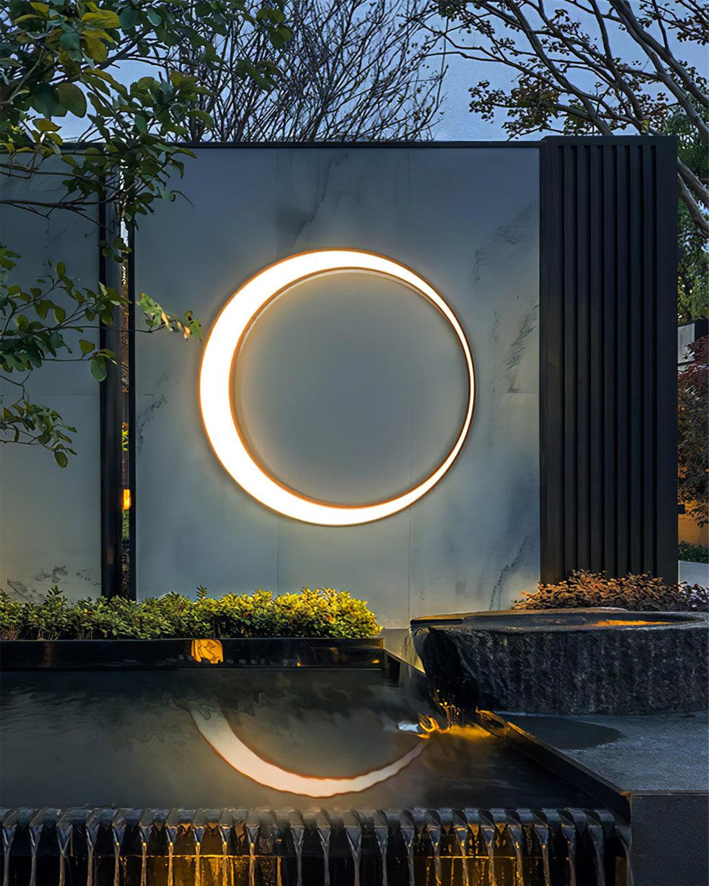 Applique murale LED en métal noir intérieur et extérieur – Moon — vue de trois quarts (2)