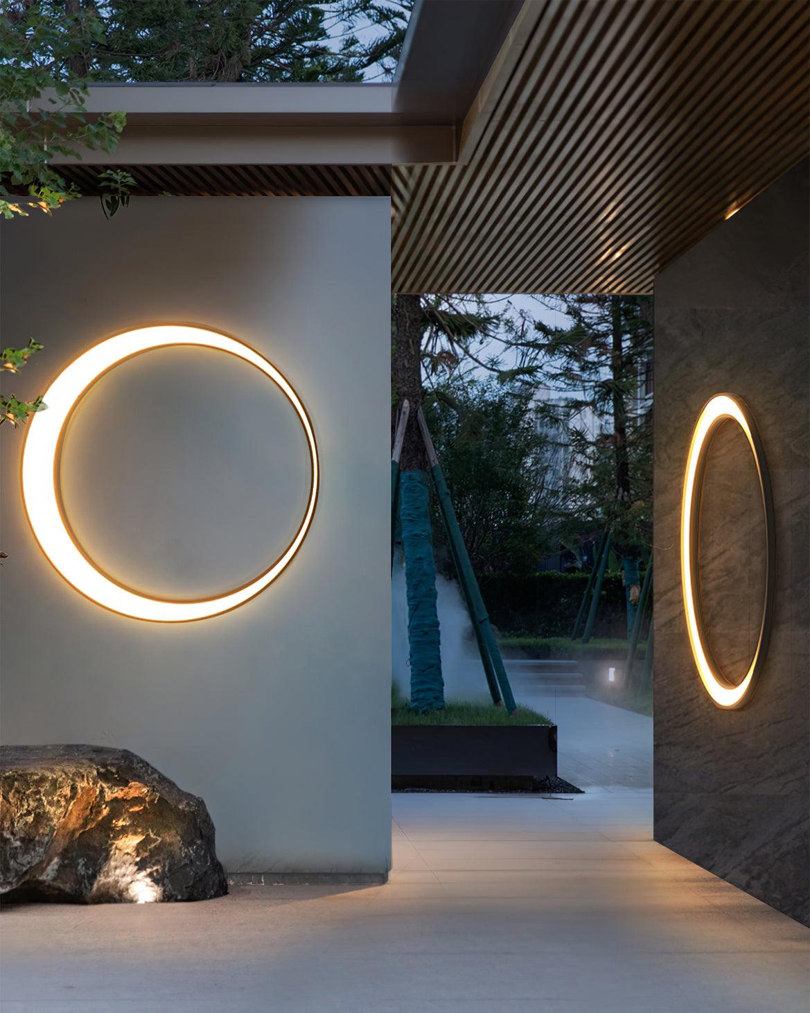 Applique murale LED en métal noir intérieur et extérieur – Moon — allumé en situation (2)