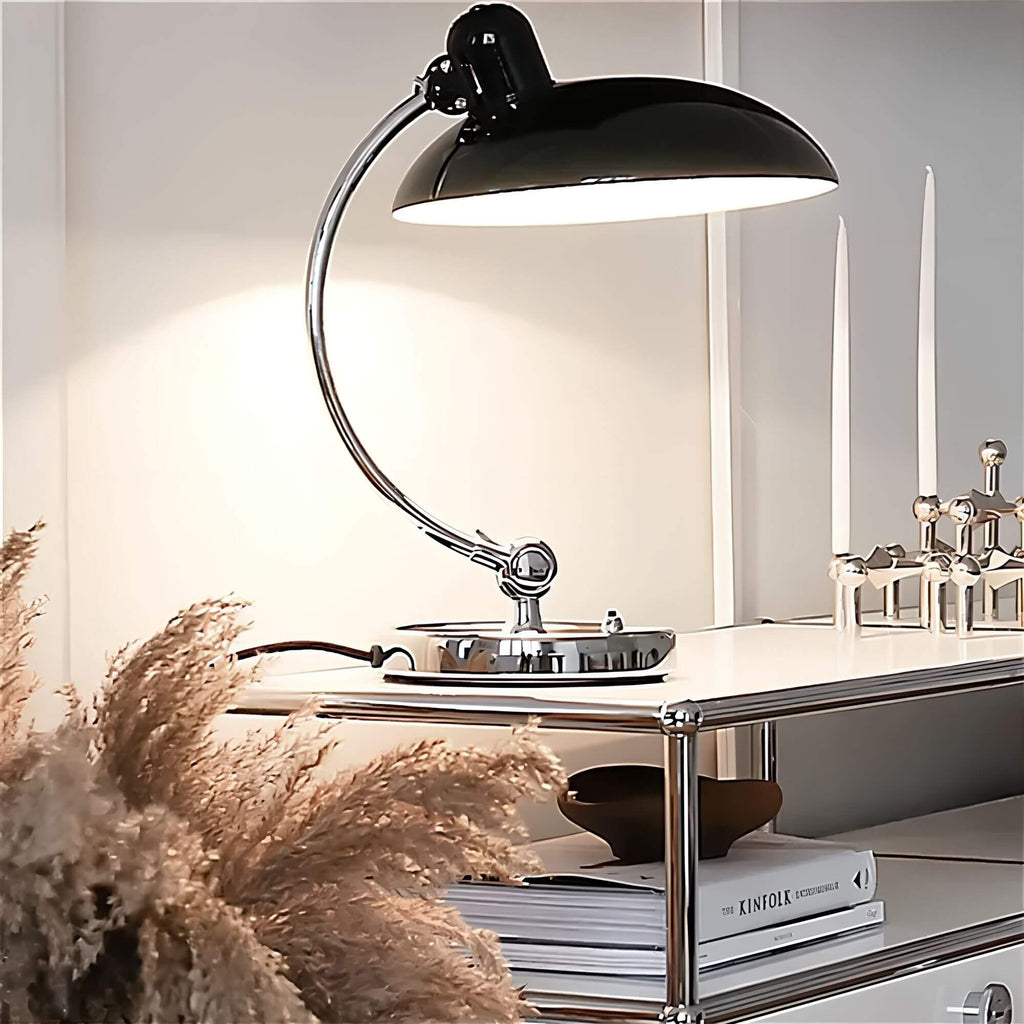 Lampe à poser scandinave en métal et bois – NordicGrace — vue de face