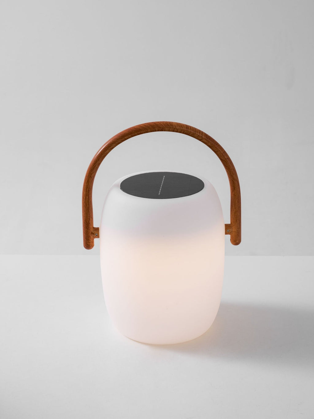 Lanterne solaire de jardin verre dépoli et bois – Noria — vue de trois quarts (3)