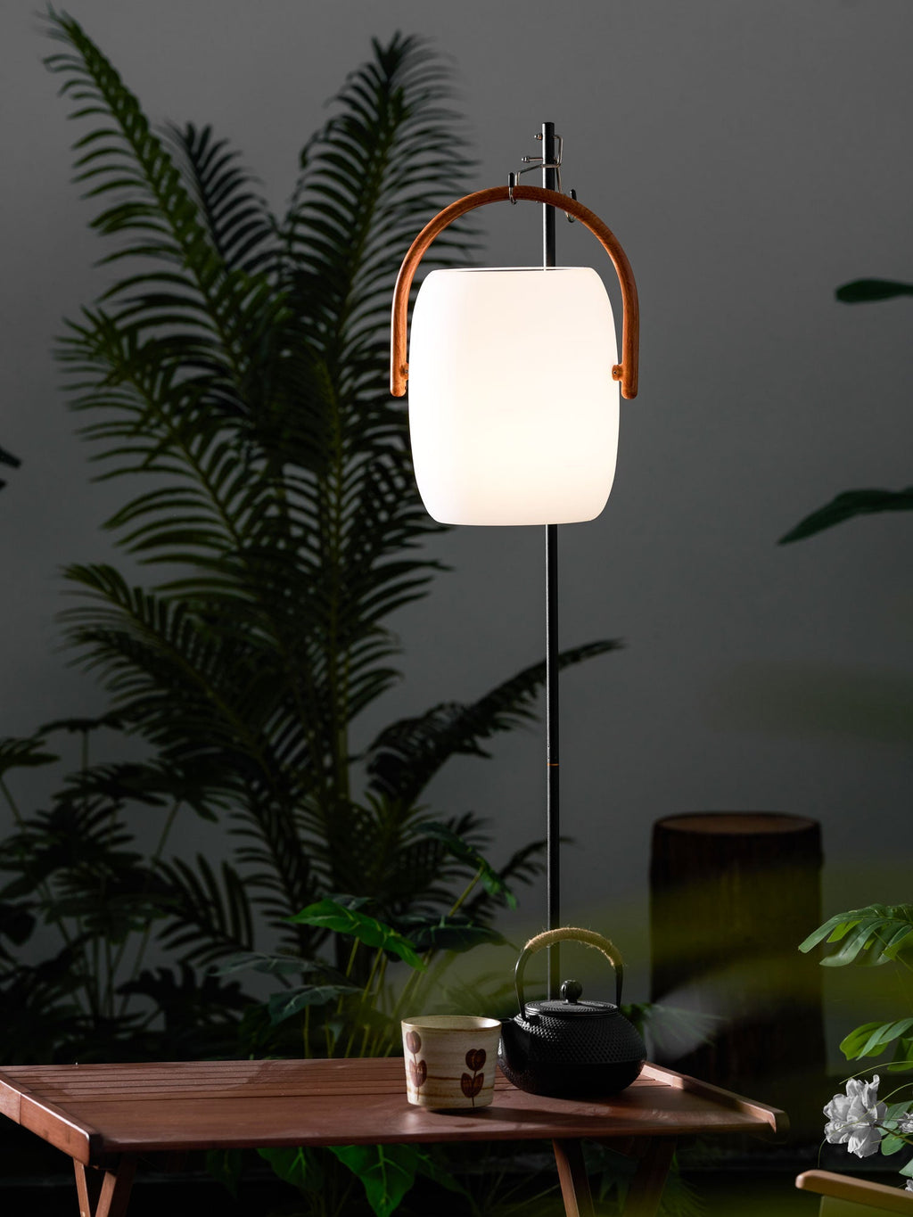 Lanterne solaire de jardin verre dépoli et bois – Noria — vue de face (2)