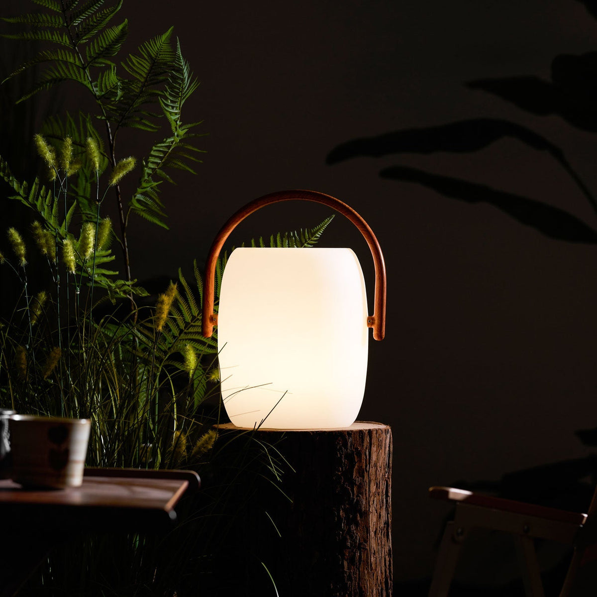 Lanterne solaire de jardin verre dépoli et bois – Noria — vue de profil (2)
