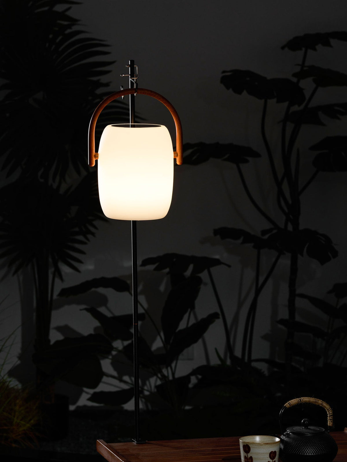 Lanterne solaire de jardin verre dépoli et bois – Noria — vue de dessous (2)