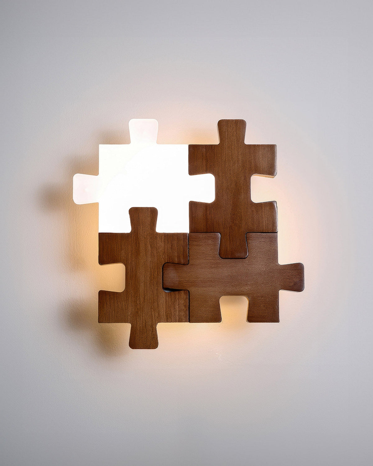 Applique murale en bois de caoutchouc, motif puzzle – PuzzleGlow — détail de la matière