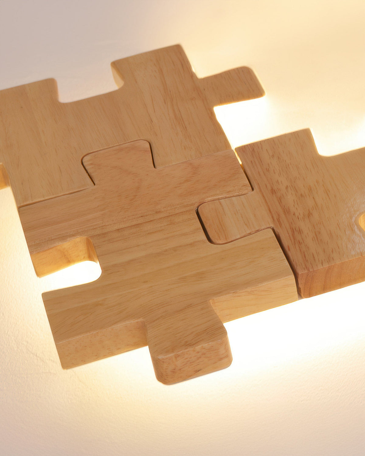 Applique murale en bois de caoutchouc, motif puzzle – PuzzleGlow — détail du système de fixation