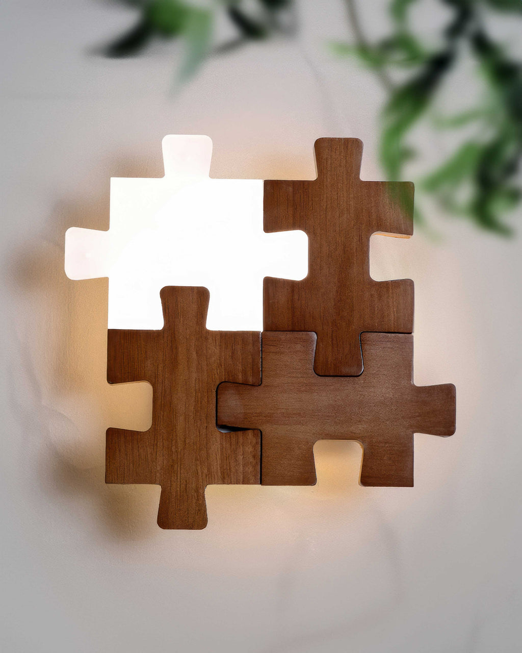 Applique murale en bois de caoutchouc, motif puzzle – PuzzleGlow — vue de face