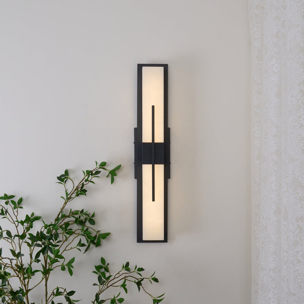 Applique murale extérieure albâtre IP65 barre LED – Possini — détail de la finition