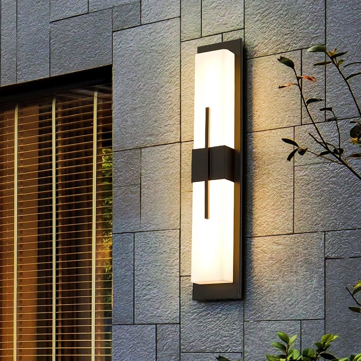 Applique murale extérieure albâtre IP65 barre LED – Possini — vue de face (4)