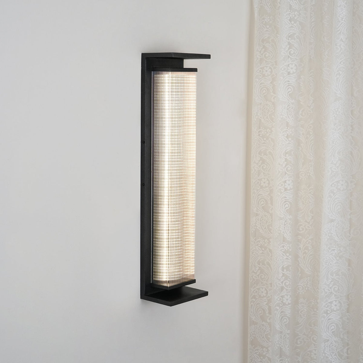 Applique murale extérieure rectangulaire en inox LED — allumé en situation