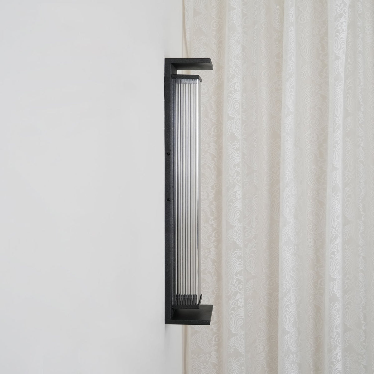 Applique murale extérieure rectangulaire en inox LED — mise en situation dans la pièce (3)