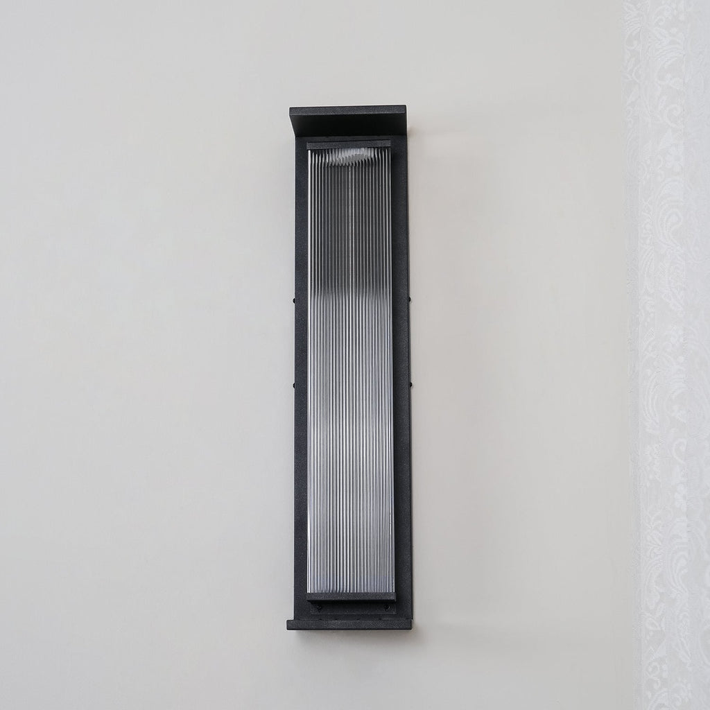 Applique murale extérieure rectangulaire en inox LED — allumé en situation (4)