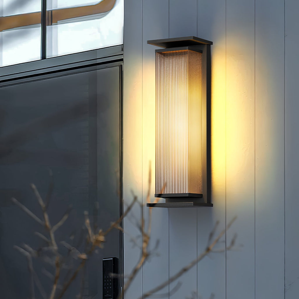 Applique murale extérieure solaire LED en acier inoxydable — allumé en situation