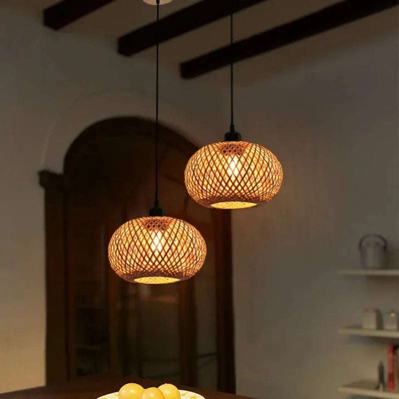 Suspension sphérique en bambou tressé Ø26 cm – Auraï — vue de face