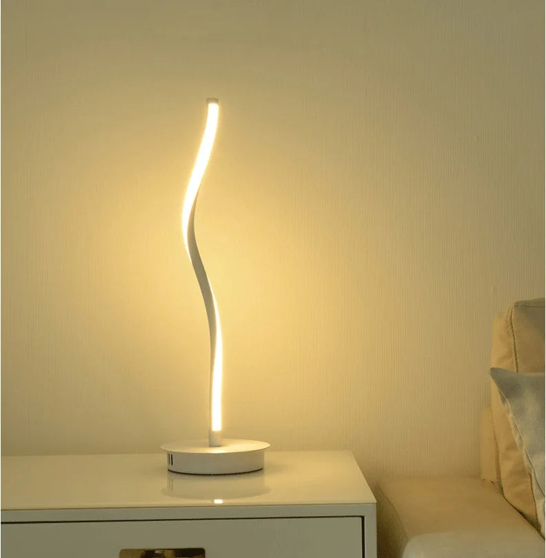 Lampadaire LED nordique en bois et gel de silice – lumière douce — allumé en situation