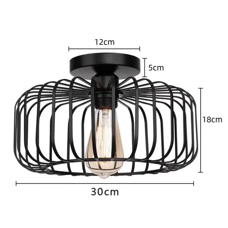 Plafonnier industriel noir géométrique 30 cm – Noxel — allumé en situation