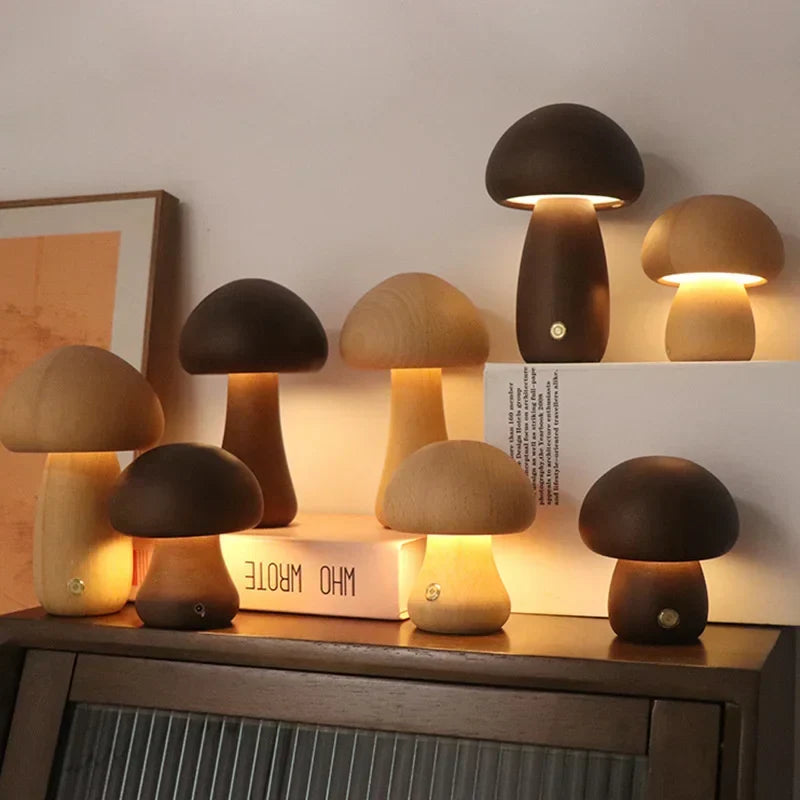 Lampe à poser LED bois de hêtre forme champignon – MushroomGlow