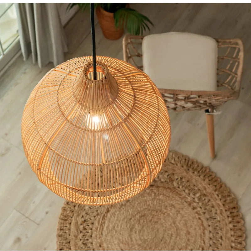 Suspension en bambou tressé ondulé beige ou noir – Lunéa — vue de profil