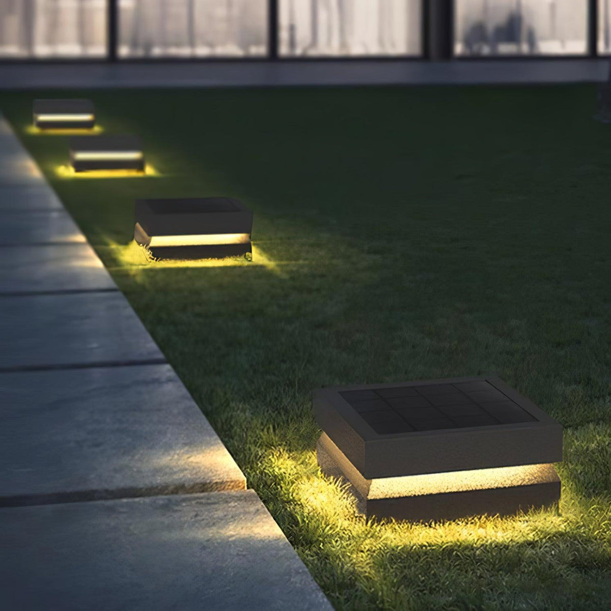 Borne de jardin LED carrée IP65 en acrylique dépoli — allumé en situation (2)
