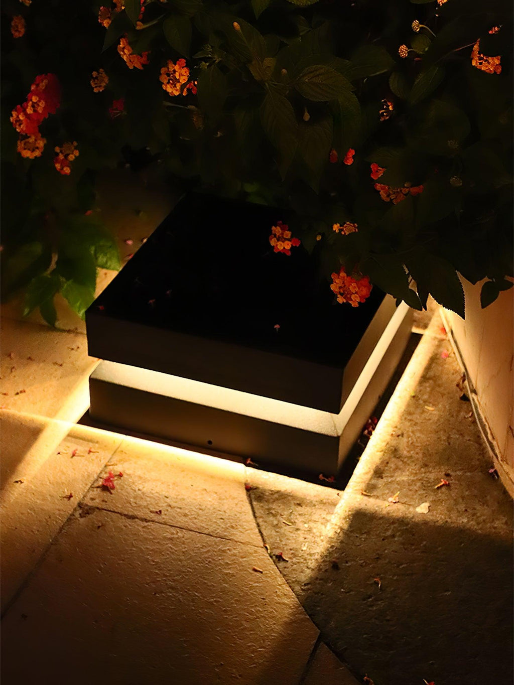 Borne de jardin LED carrée IP65 en acrylique dépoli — vue de profil (2)