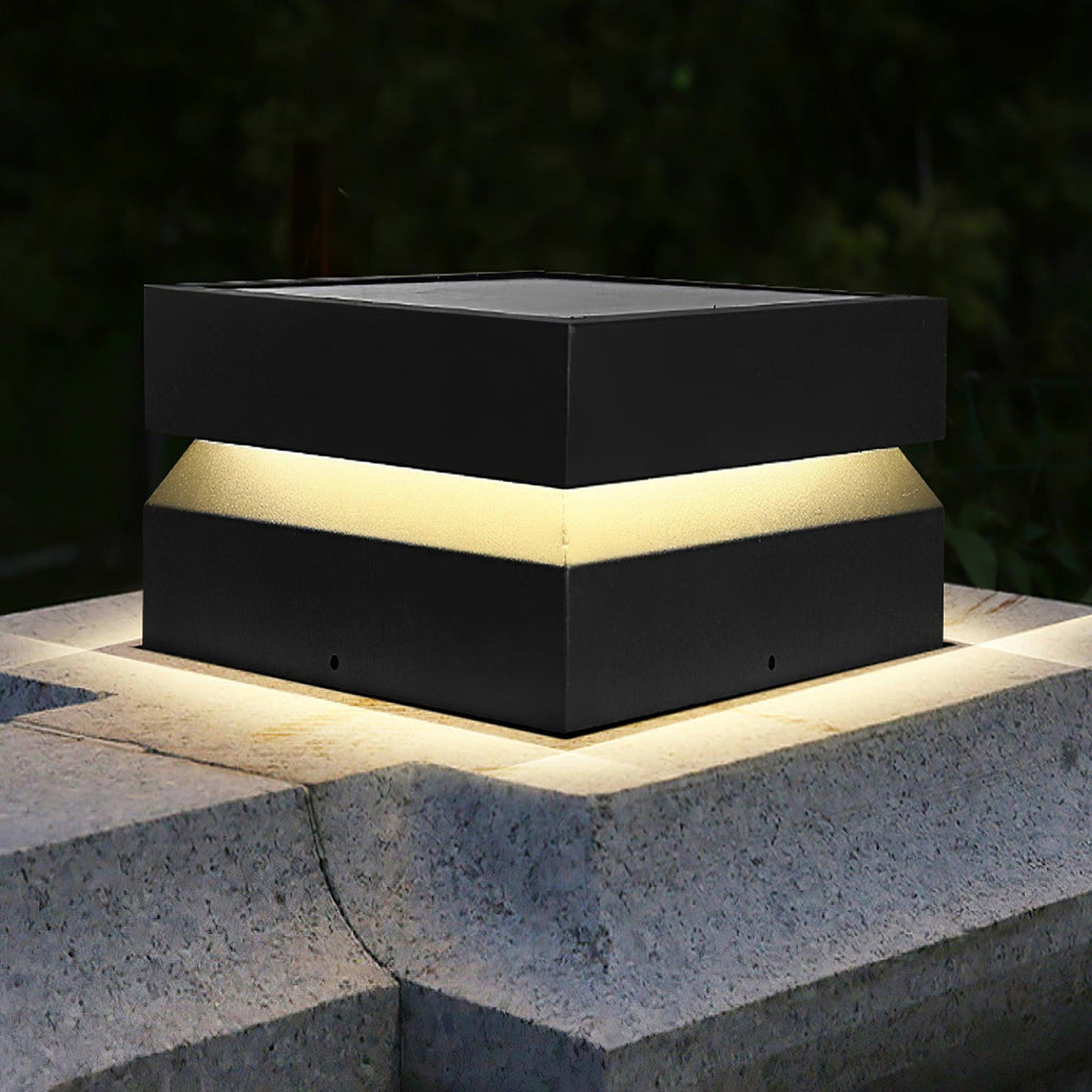 Borne de jardin LED carrée IP65 en acrylique dépoli — vue de dessous