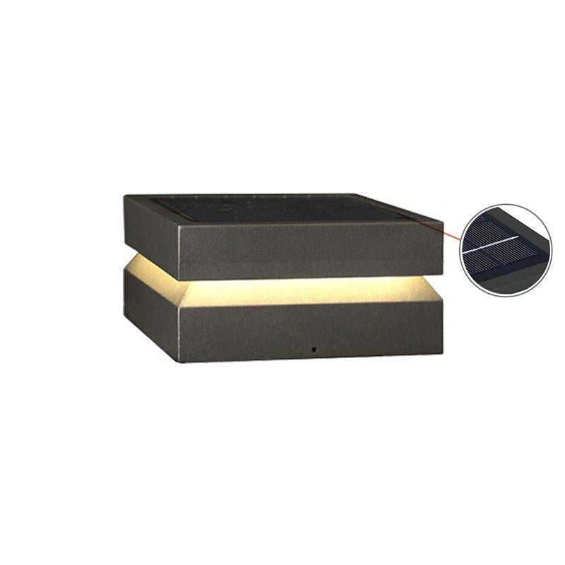 Borne de jardin LED carrée IP65 en acrylique dépoli — vue de trois quarts (6)