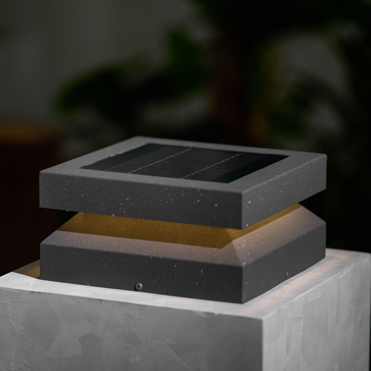 Borne de jardin LED carrée IP65 en acrylique dépoli — vue de profil (3)