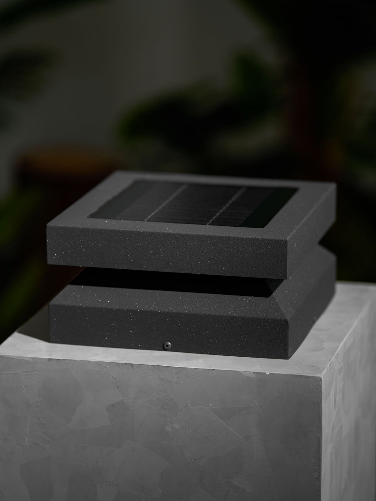 Borne de jardin LED carrée IP65 en acrylique dépoli — vue de dessous (3)