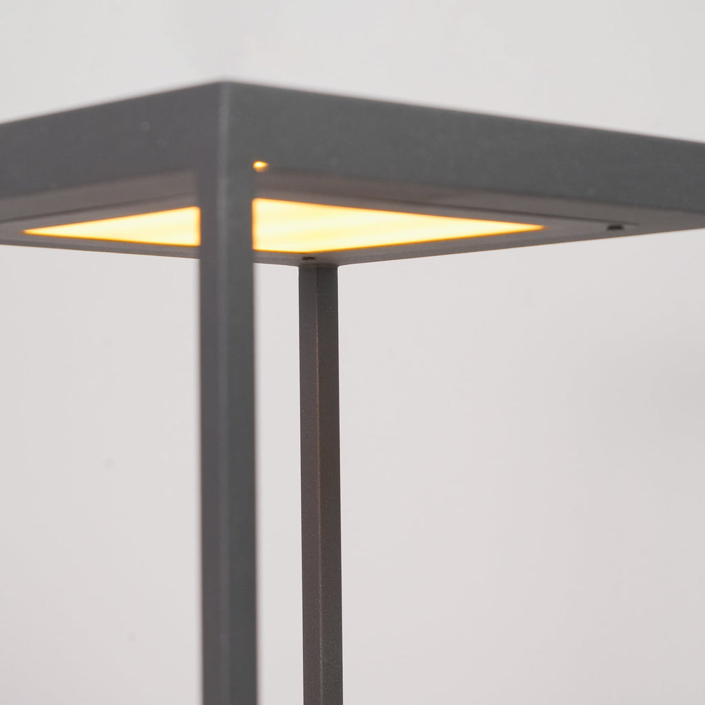 Borne de jardin LED cadre carré – lumière chaude, terrasse — vue de dessous (2)