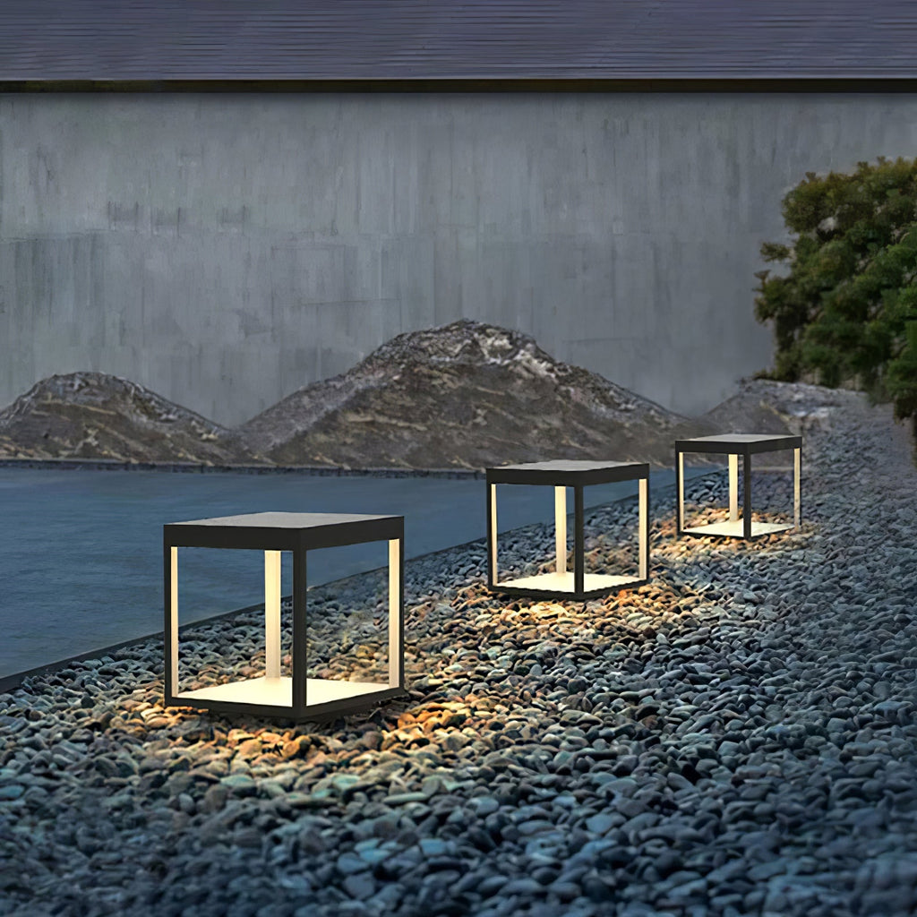 Borne de jardin LED cadre carré – lumière chaude, terrasse — vue de trois quarts (3)