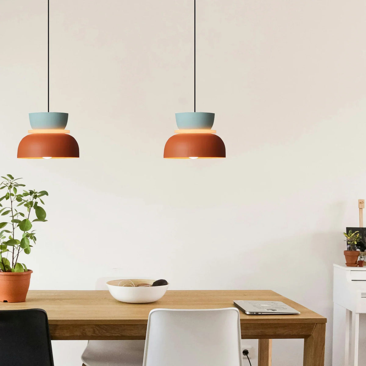 Suspension scandinave à accent bois, cordon réglable – macaron — détail de la matière
