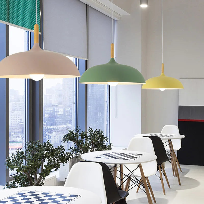 Plafonnier scandinave chêne et fer E27 à câble réglable — vue de face Image