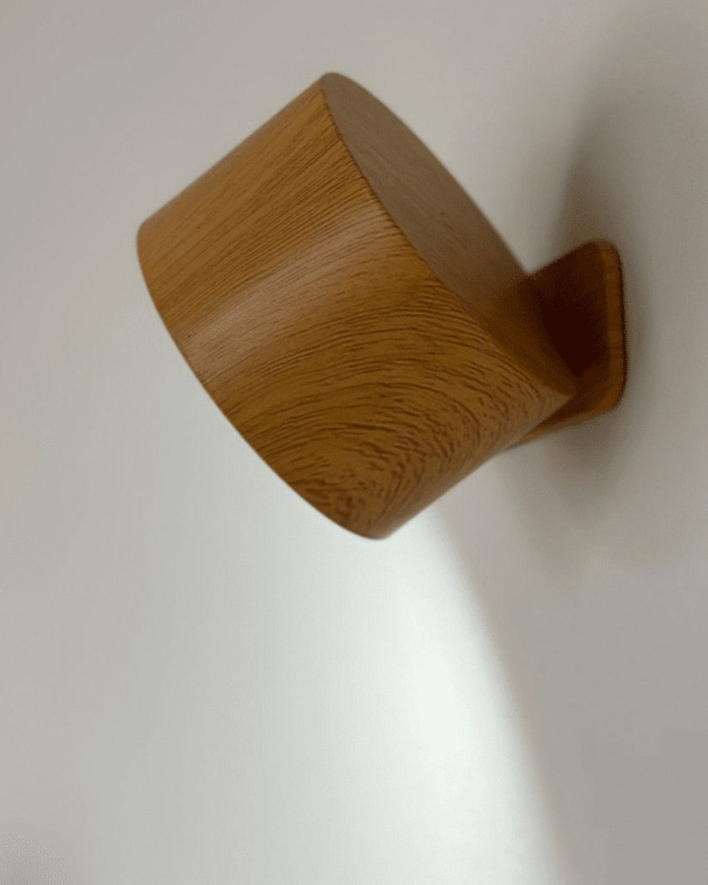 Applique murale sans fil orientable 360°, recharge USB — vue de dessous