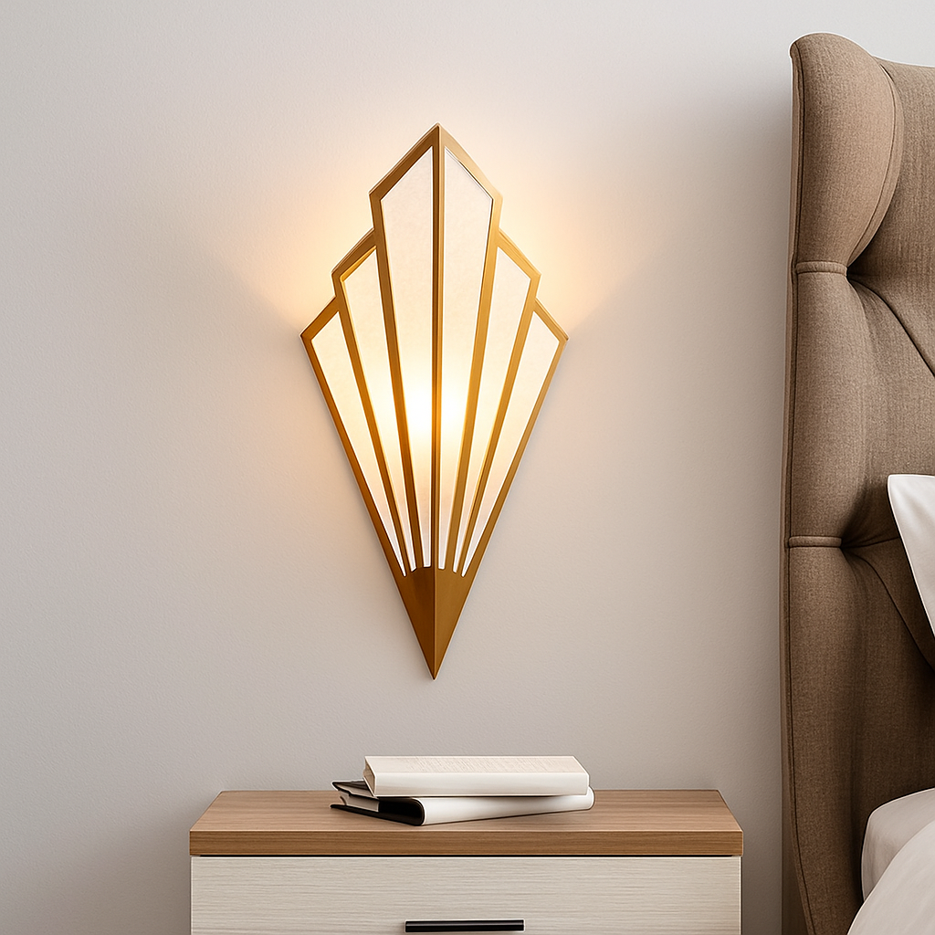 Applique murale triangulaire en fer laqué E14 – LED — vue de face