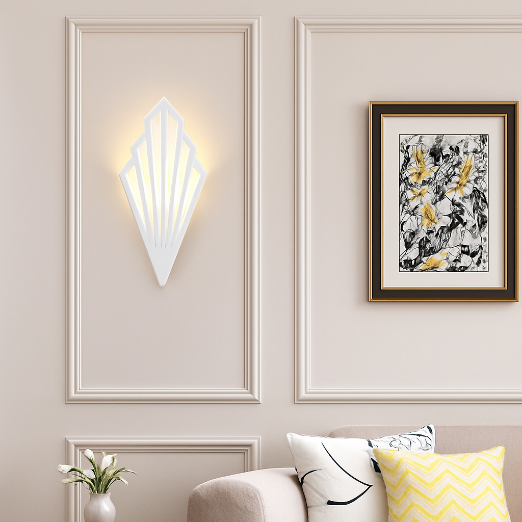 Applique murale triangulaire en fer laqué E14 – LED — vue de trois quarts