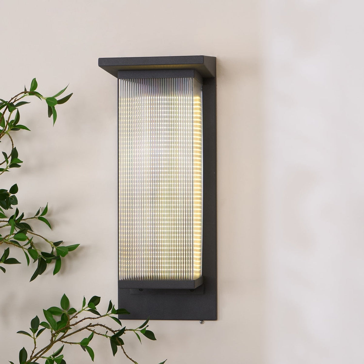 Applique murale extérieure solaire LED minimaliste – Oléron Box — vue de trois quarts (2)